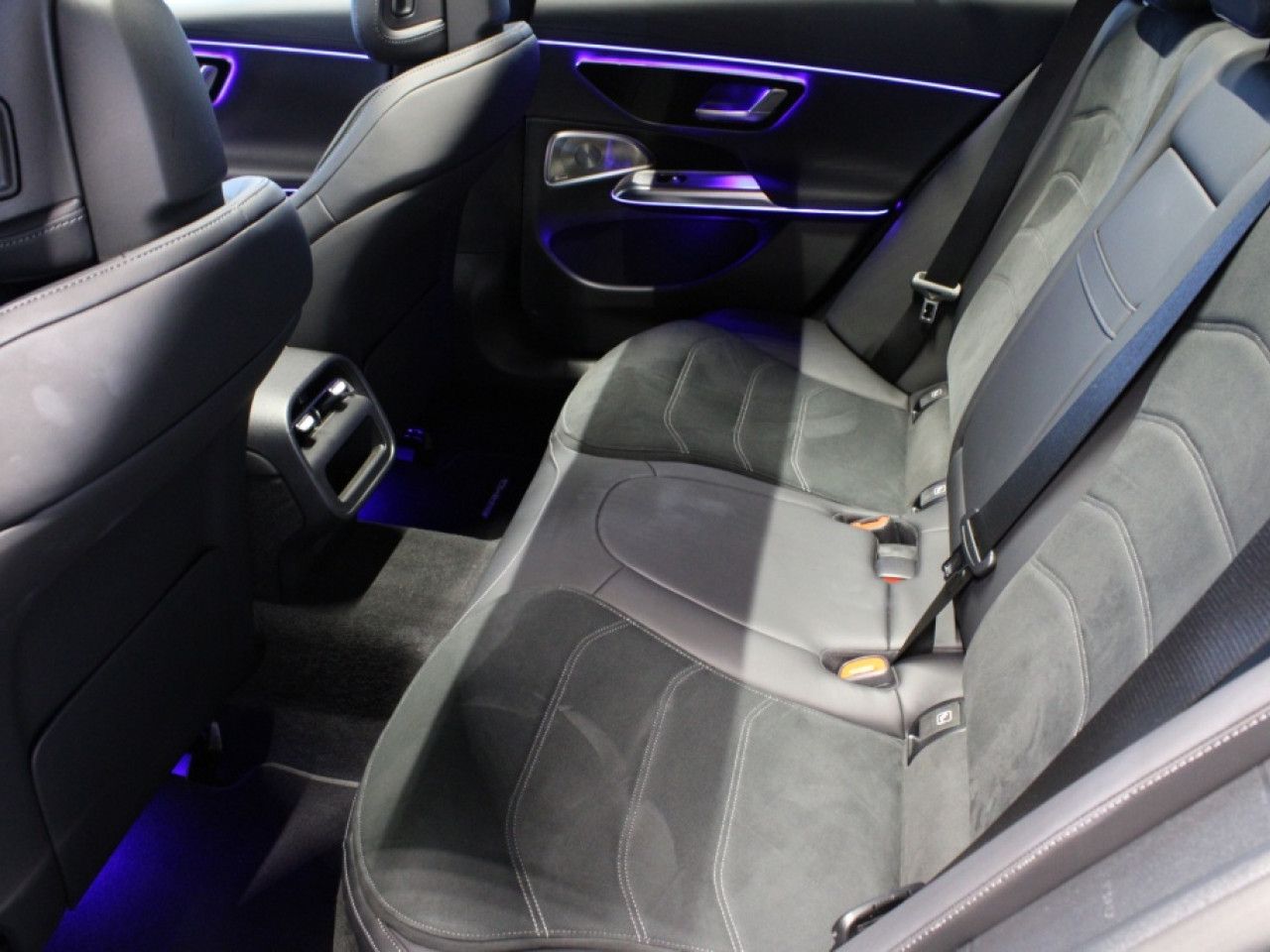 Mercedes-Benz E-Klasse – Bild 9