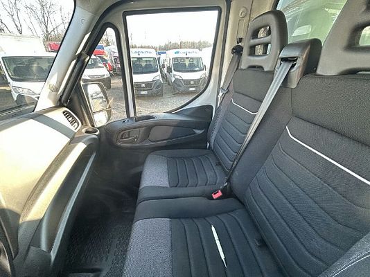 Vehicle image 12 / 12