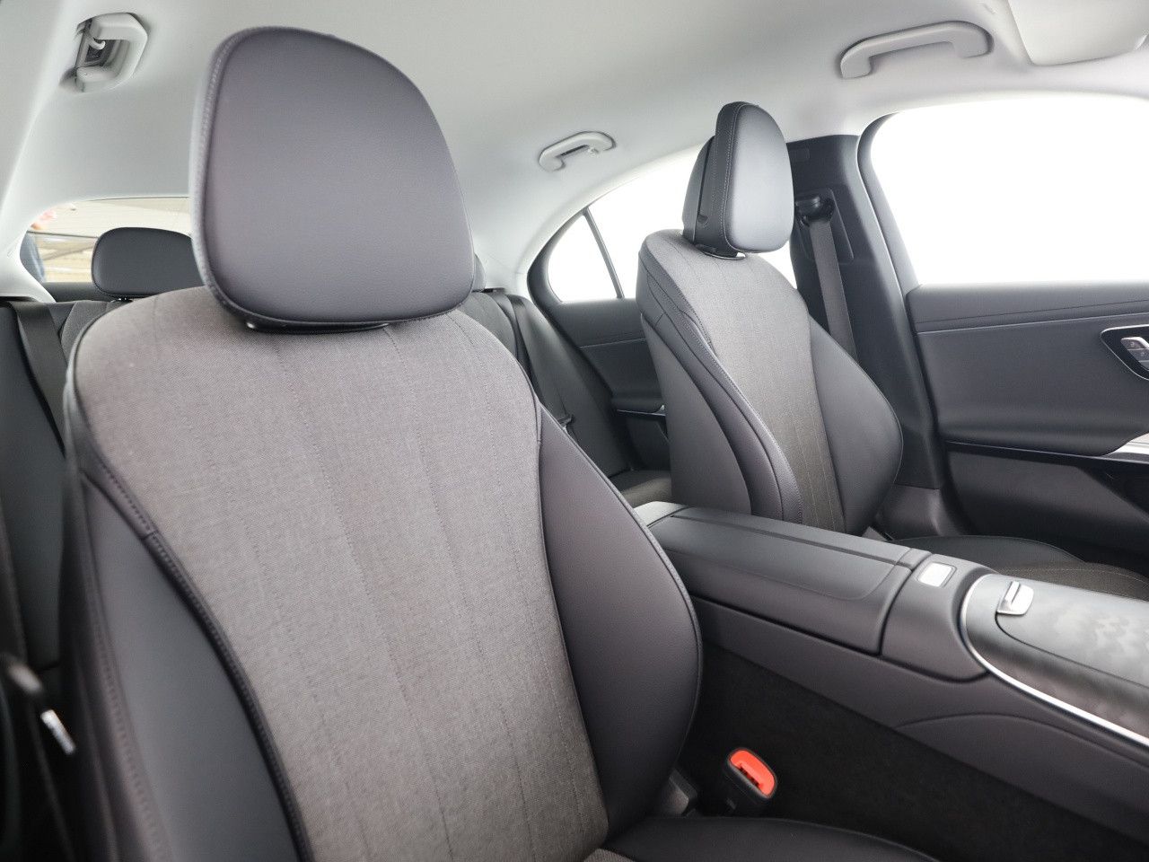 Mercedes-Benz E-Klasse – Bild 13