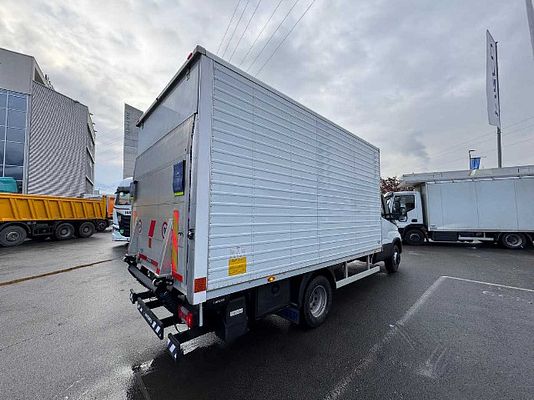 Vehicle image 3 / 7