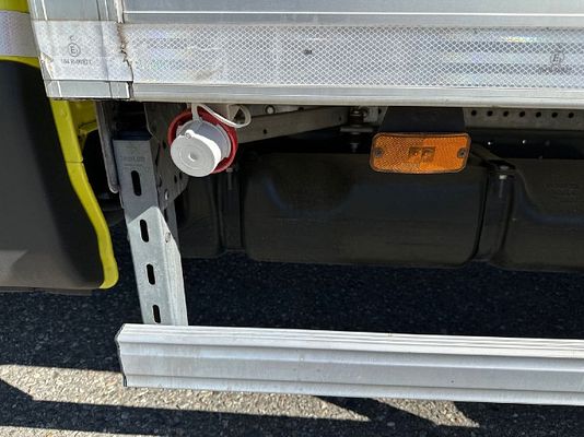 Vehicle image 12 / 17