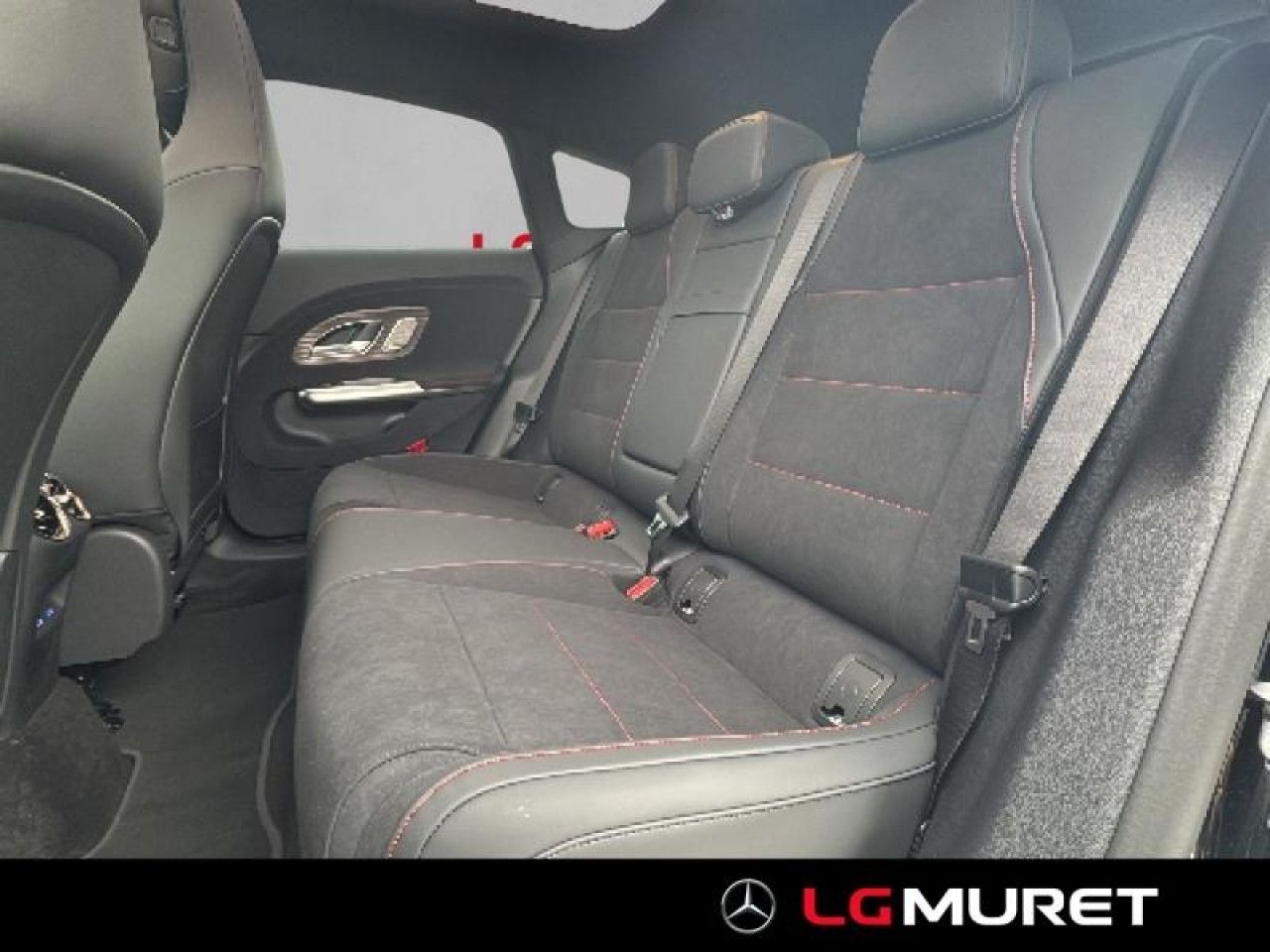 Photo du v&eacute;hicule 10 / 18