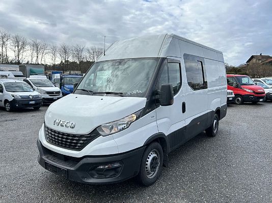 Vehicle image 1 / 14