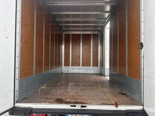 Vehicle image 10 / 20