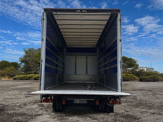 Vehicle image 12 / 23
