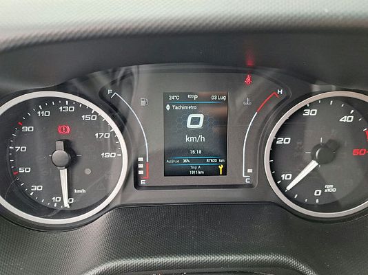 Vehicle image 13 / 16