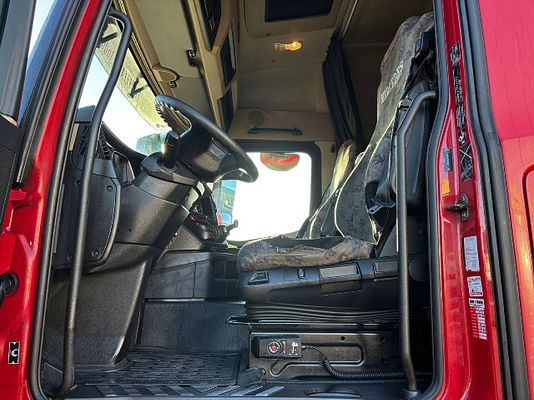 Vehicle image 7 / 15