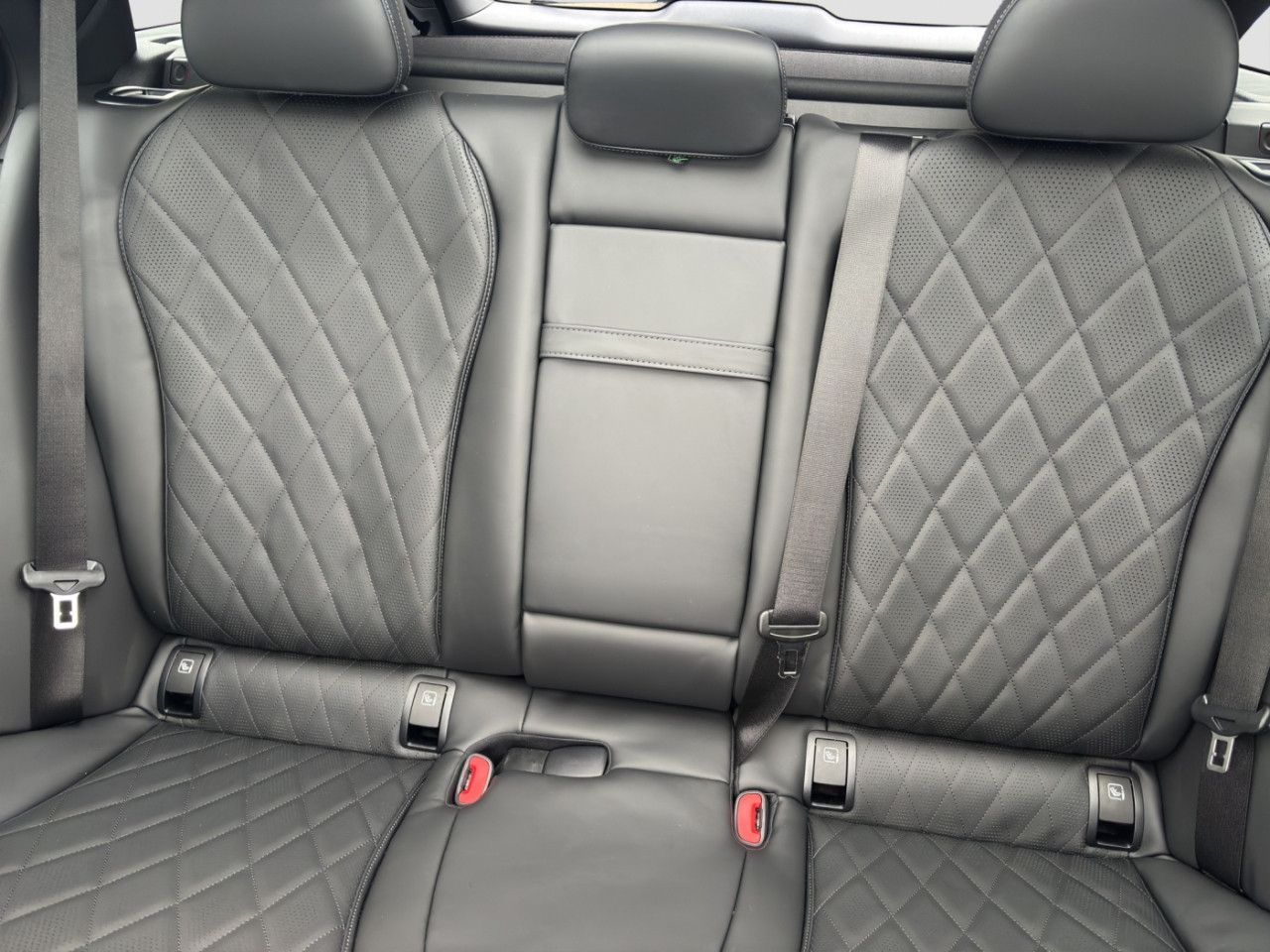 Mercedes-Benz E-Klasse – Bild 17