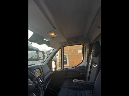 Vehicle image 17 / 20