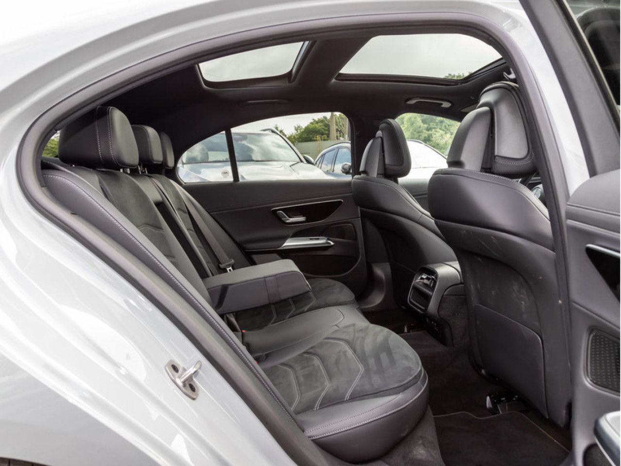 Mercedes-Benz E-Klasse – Bild 9