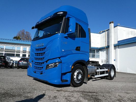 Vehicle image 4 / 15