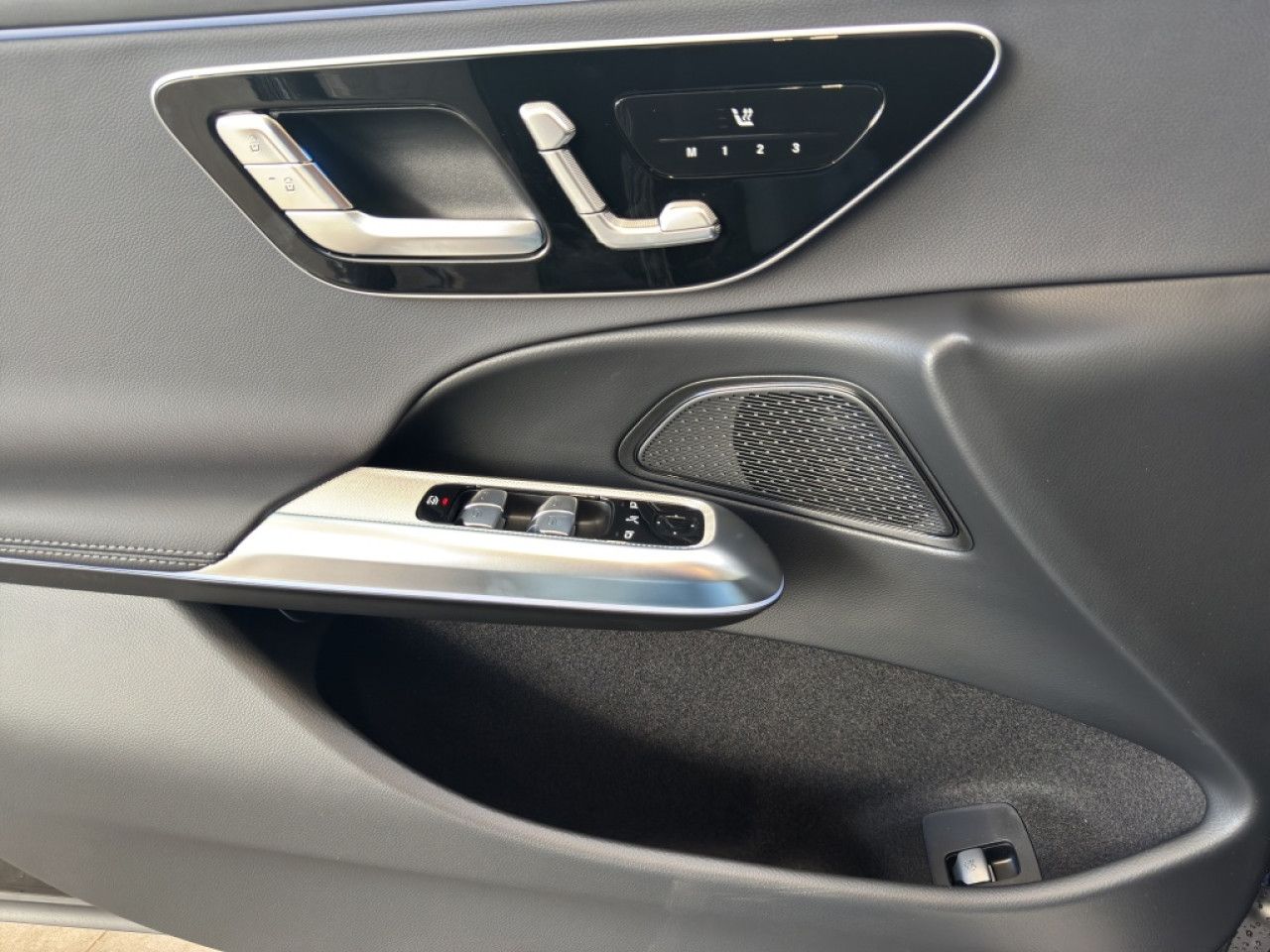Mercedes-Benz E-Klasse – Bild 14