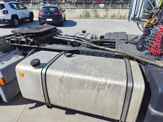 Vehicle image 6 / 14