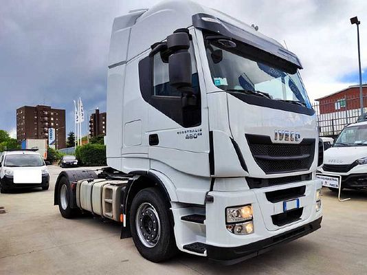 Vehicle image 2 / 12
