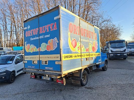 Vehicle image 7 / 16