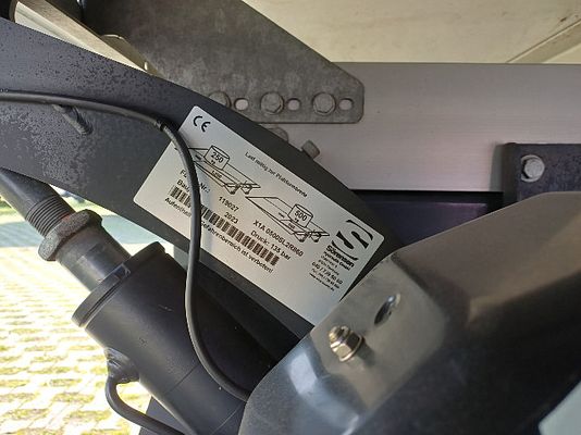 Vehicle image 5 / 12