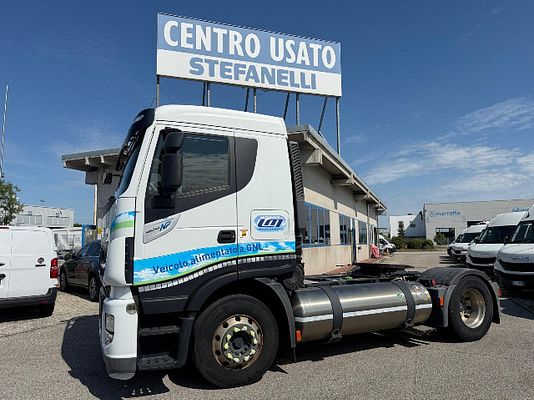 Vehicle image 2 / 13
