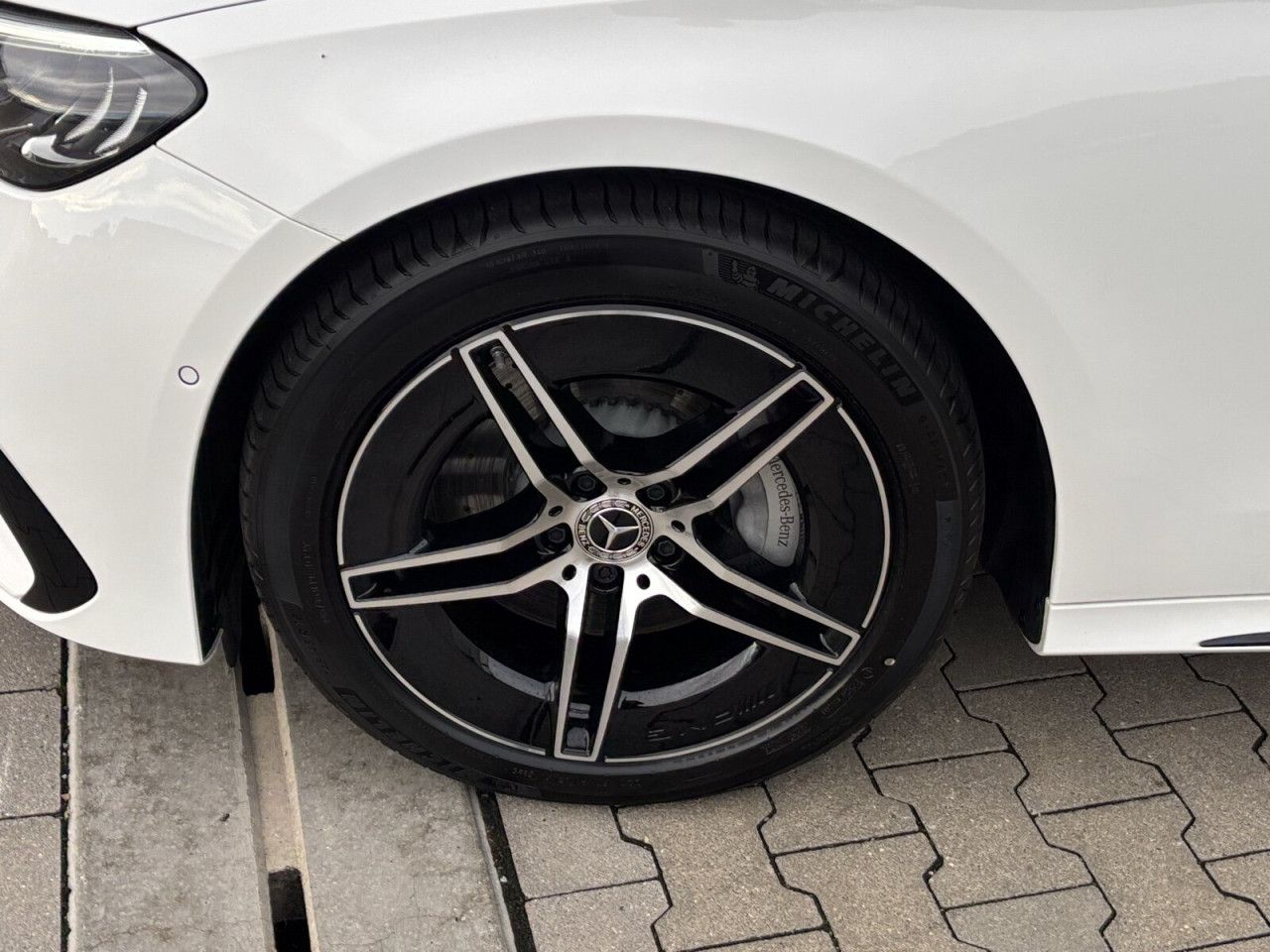 Mercedes-Benz E-Klasse – Bild 10
