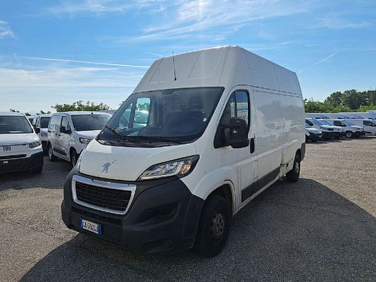 Vehicle image 1 / 15