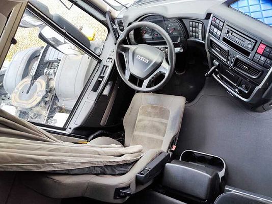 Vehicle image 6 / 12