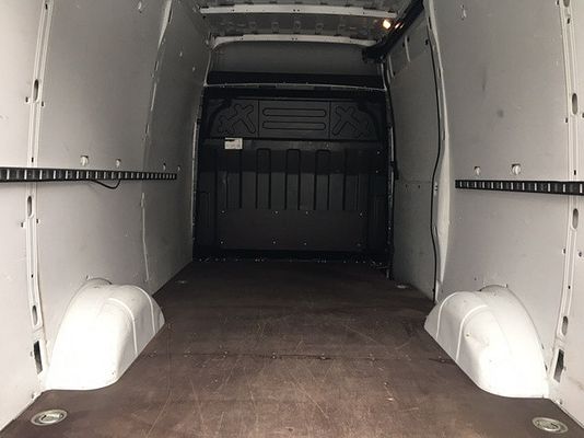 Vehicle image 8 / 10