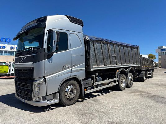 Vehicle image 1 / 4