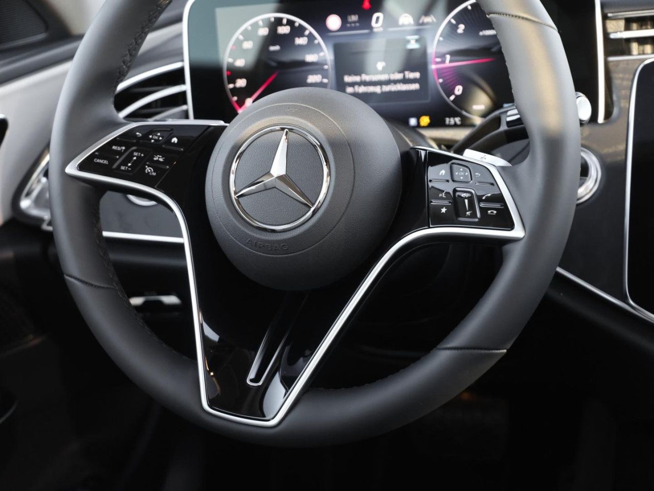 Mercedes-Benz E-Klasse – Bild 13
