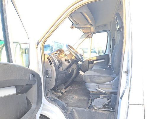 Vehicle image 9 / 12