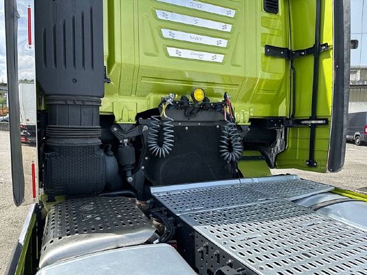 Vehicle image 6 / 15