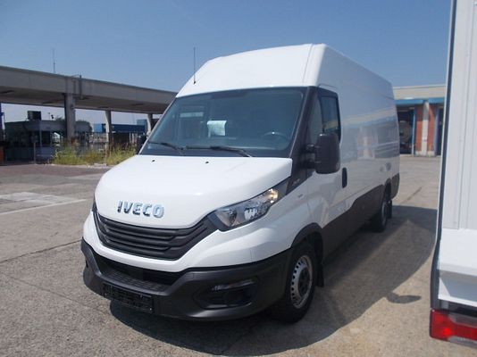 Vehicle image 5 / 8
