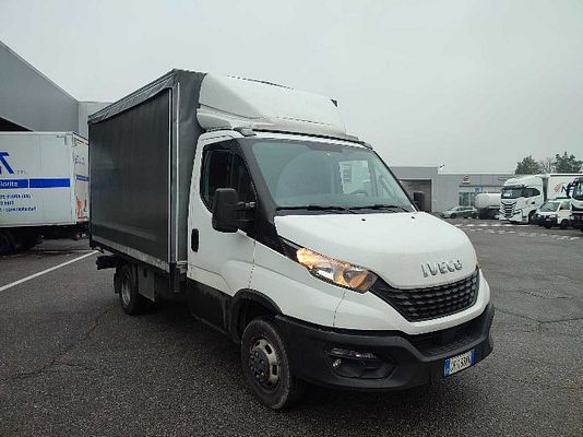 Vehicle image 3 / 10