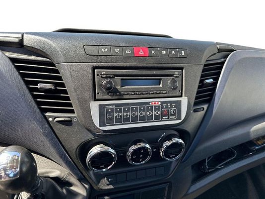 Vehicle image 16 / 17
