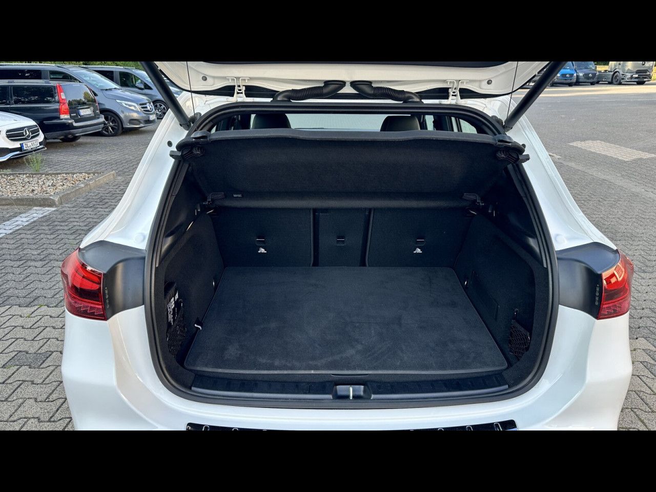 Mercedes-Benz EQA – Bild 21