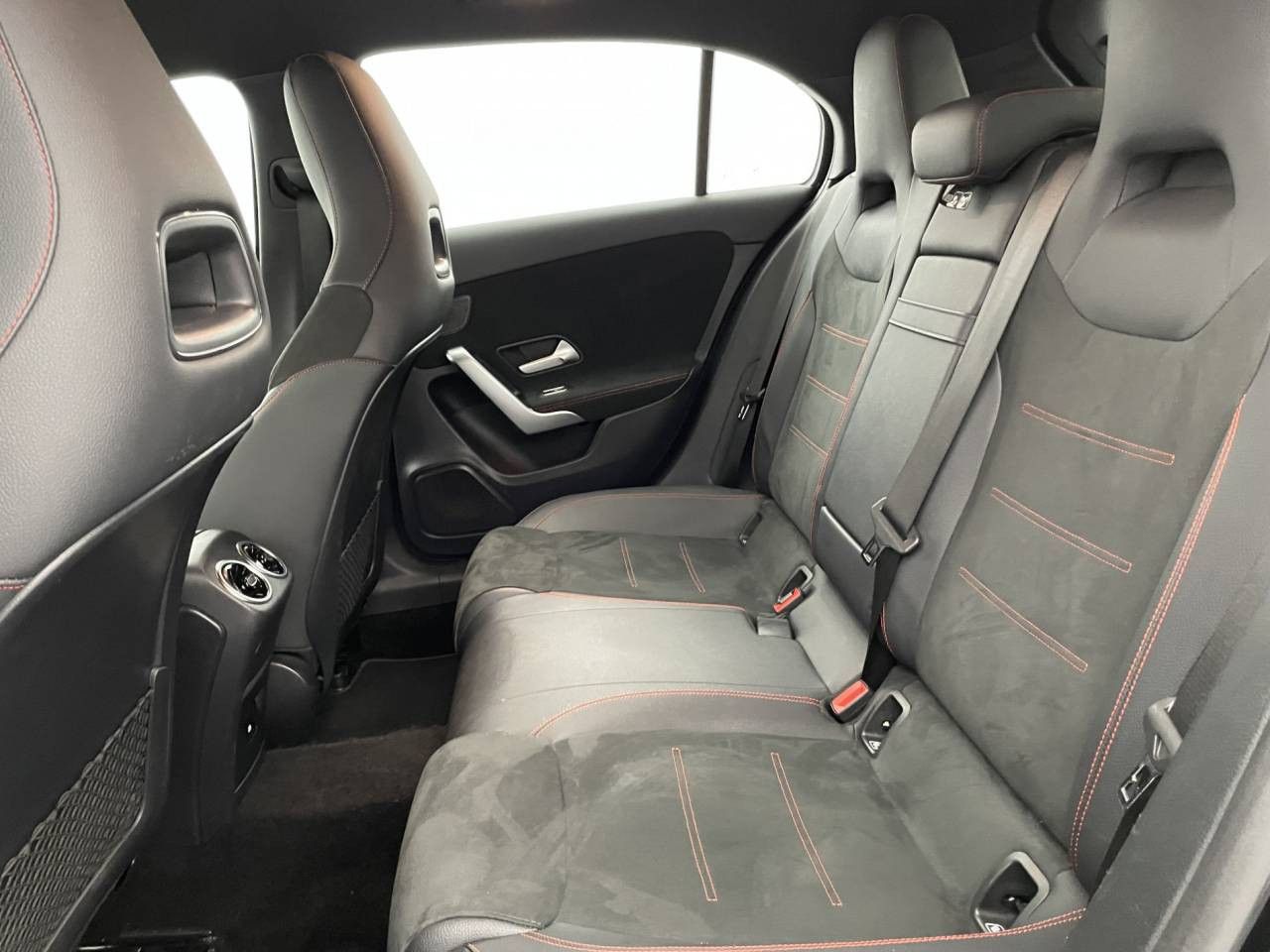 Photo du v&eacute;hicule 16 / 18