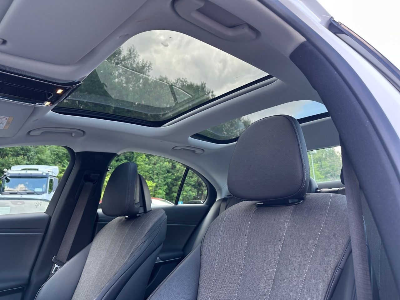 Mercedes-Benz E-Klasse – Bild 17