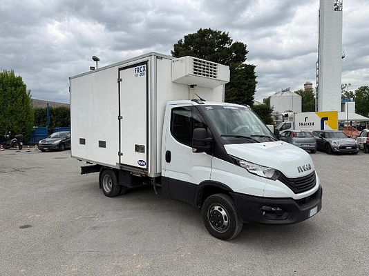 Vehicle image 1 / 19