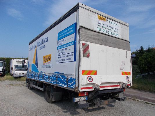 Vehicle image 4 / 12