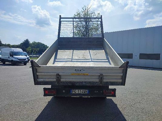 Vehicle image 6 / 10