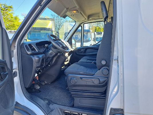 Vehicle image 11 / 14