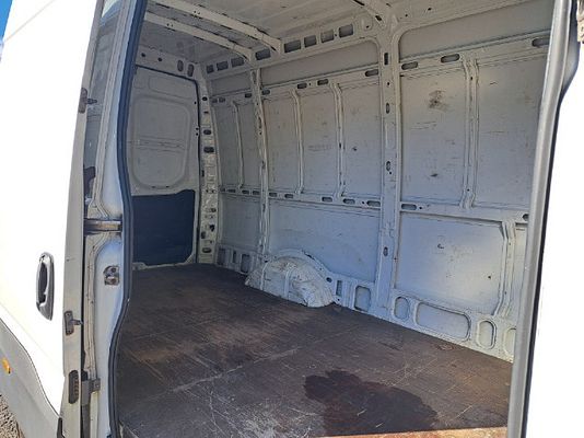 Vehicle image 6 / 14