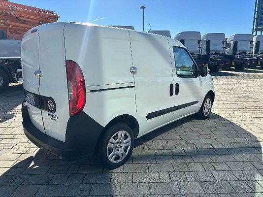 Vehicle image 4 / 11
