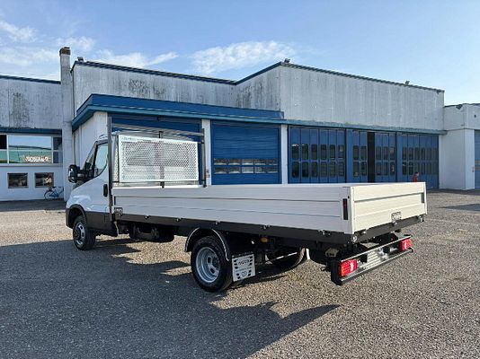 Vehicle image 7 / 14