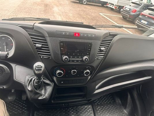 Vehicle image 18 / 18
