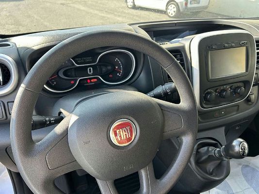 Vehicle image 12 / 15
