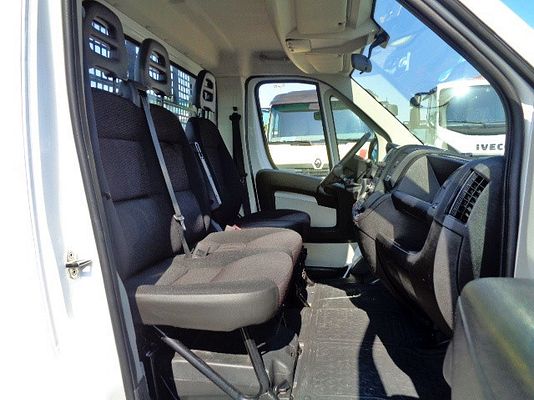 Vehicle image 13 / 14