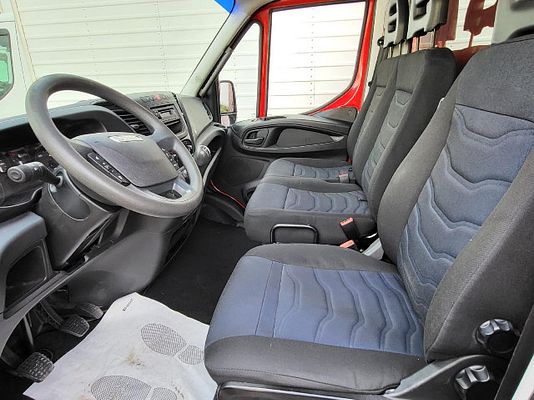 Vehicle image 4 / 5