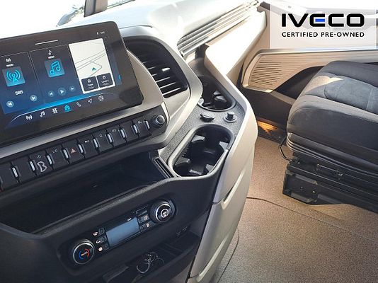 Vehicle image 10 / 13