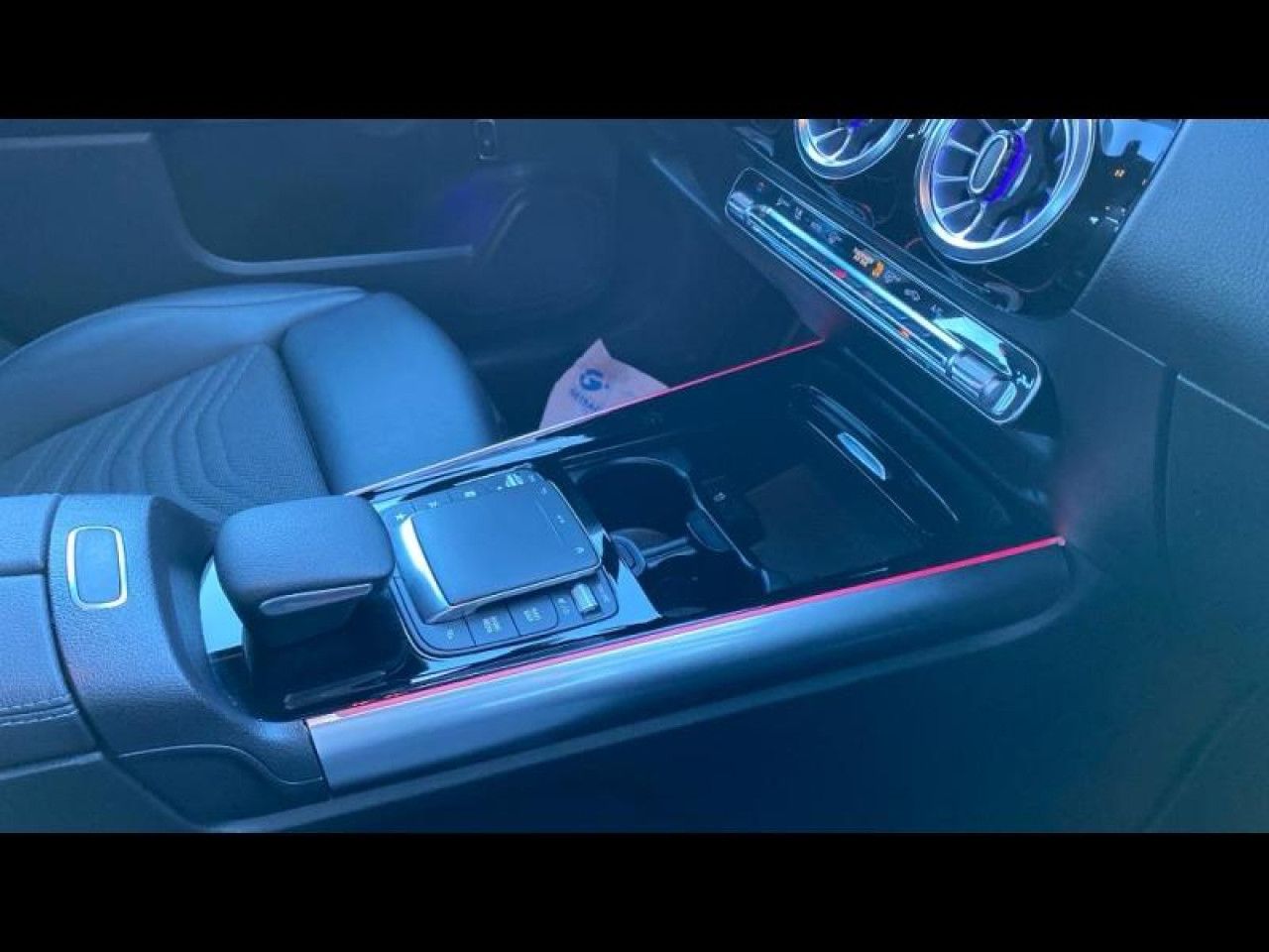 Photo du v&eacute;hicule 16 / 18