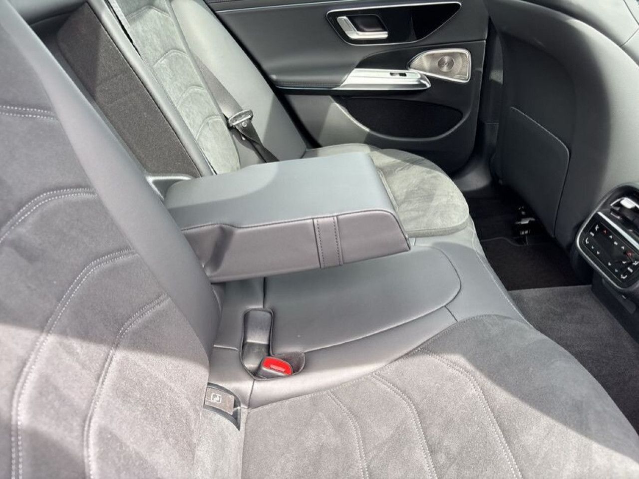 Mercedes-Benz E-Klasse – Bild 22