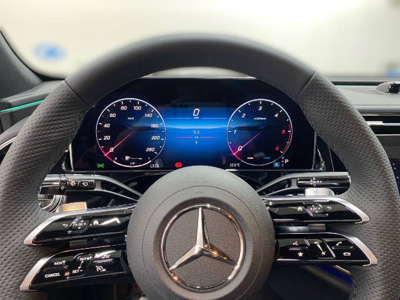 Mercedes-Benz E-Klasse – Bild 8